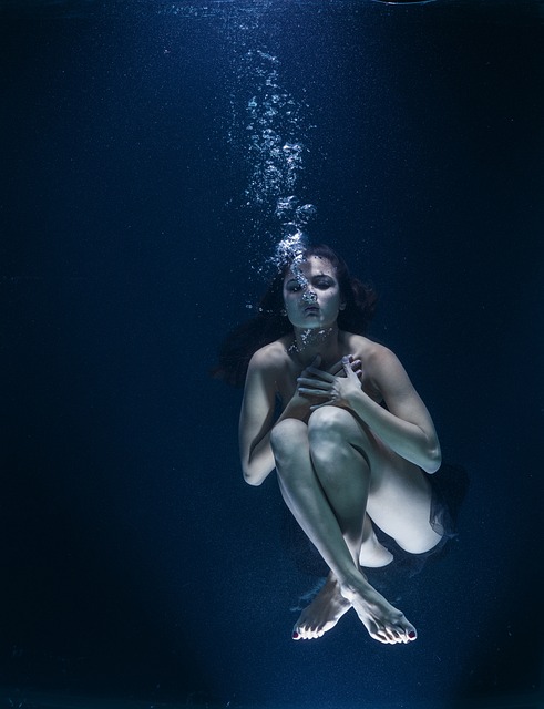 Soñar con un río de agua sucia